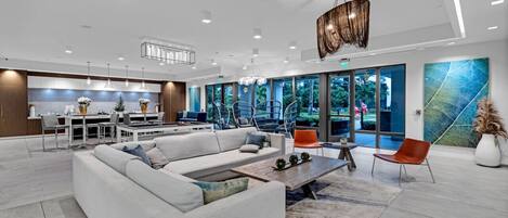 المنشأة من الداخل