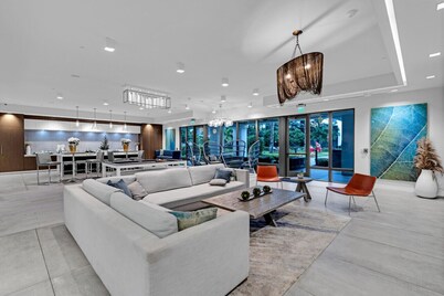 Sleek Doral Retreat 1 Bed Oasis W/ Free Parking