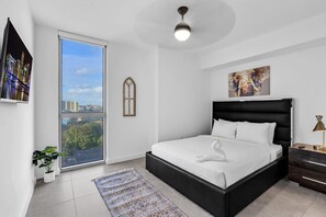 3 Schlafzimmer, Schreibtisch, Bügeleisen/Bügelbrett, Reisekinderbett