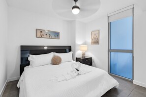 1 Schlafzimmer, Schreibtisch, Bügeleisen/Bügelbrett, Reisekinderbett