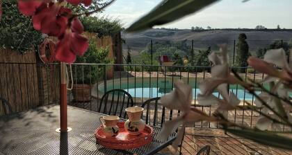 Alleinstehendes Ferienhaus mit privatem Pool, Klimaanlage, W-LAN, TV, Innenhof, bei Montalcino