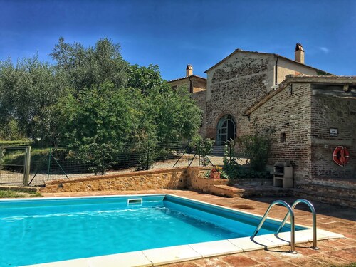 Wonderful private villa with WIFI, private pool, A/C, TV, patio, panoramic view, close to Montalcino