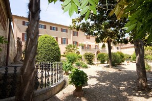 Property grounds - Private Villa with A/C, WIFI, private pool, TV, terrace, panoramic view, close to Montalcino (San Giovanni D'asso)