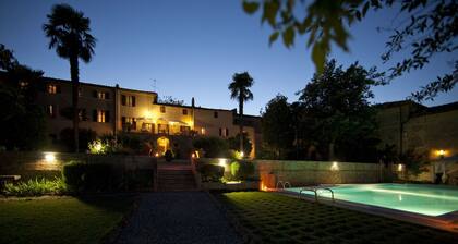 Private Villa with A/C, private pool, WIFI, TV, terrace, panoramic view, close to Montalcino