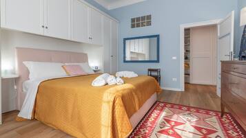 2 Schlafzimmer, Schreibtisch, Reisekinderbett, kostenloses WLAN