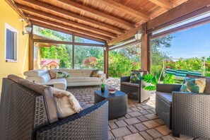 Terrace/patio - Stunning private villa with WIFI, private pool, TV, patio, pets allowed and panoramic view (Cartoceto)