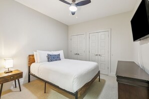 1 makuuhuone, silitysrauta/-lauta, vuodevaatteet