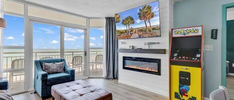 Televisie, een open haard en videospelletjes