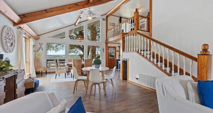 Peaceful Lake Front Home Sleeps 12