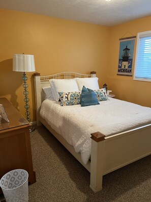 2 室のベッドルーム、アイロン / アイロン台、WiFi (無料)、ベッドシーツ