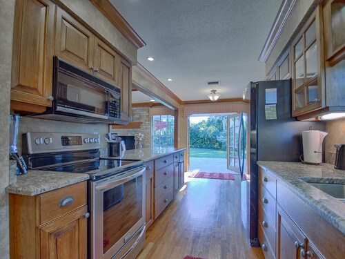 3/2 Ocala Home, Historic District and Town Sq.