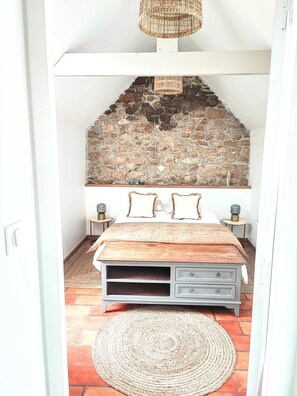 3 slaapkamers, een strijkplank/strijkijzer, reisbedje, gratis wifi