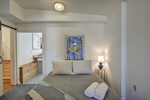 Desk, WiFi, bed sheets - Angler`s Alibi | Arkansas River Access | Pet-Friendly (Buena Vista)