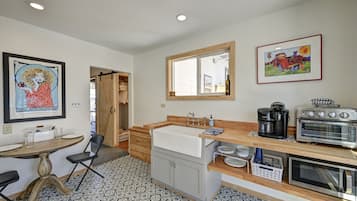 Fridge, microwave, coffee/tea maker, toaster