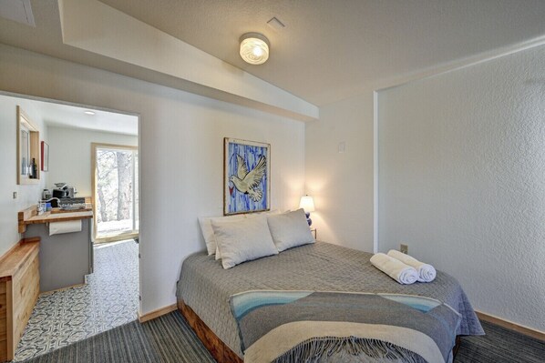 Desk, WiFi, bed sheets