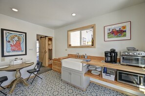 Fridge, microwave, coffee/tea maker, toaster
