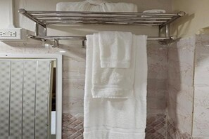 Hair dryer, towels, soap, shampoo - Beres Vale Apartments - Double Room
  (Castara)
