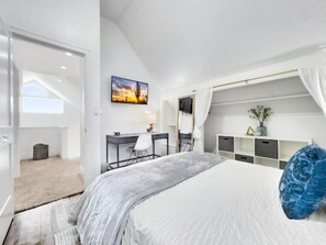 4 bedrooms, desk, iron/ironing board, free WiFi