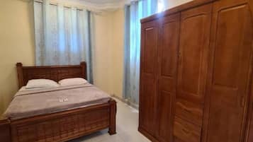 1 slaapkamer, een strijkplank/strijkijzer, wifi, beddengoed
