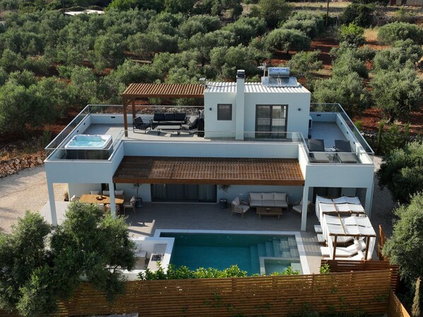 Exterior - Villa Mourelo luxury villa in chania pool jacuzzi (chania)