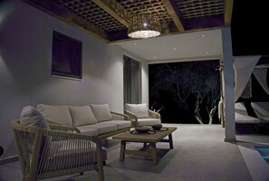 Terrace/patio - Villa Mourelo luxury villa in chania pool jacuzzi (chania)