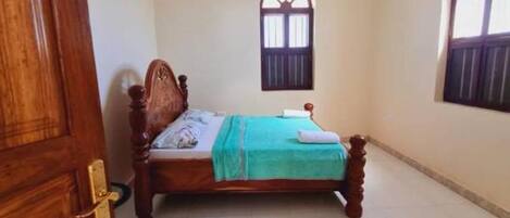 1 間睡房、書桌、Wi-Fi、床單