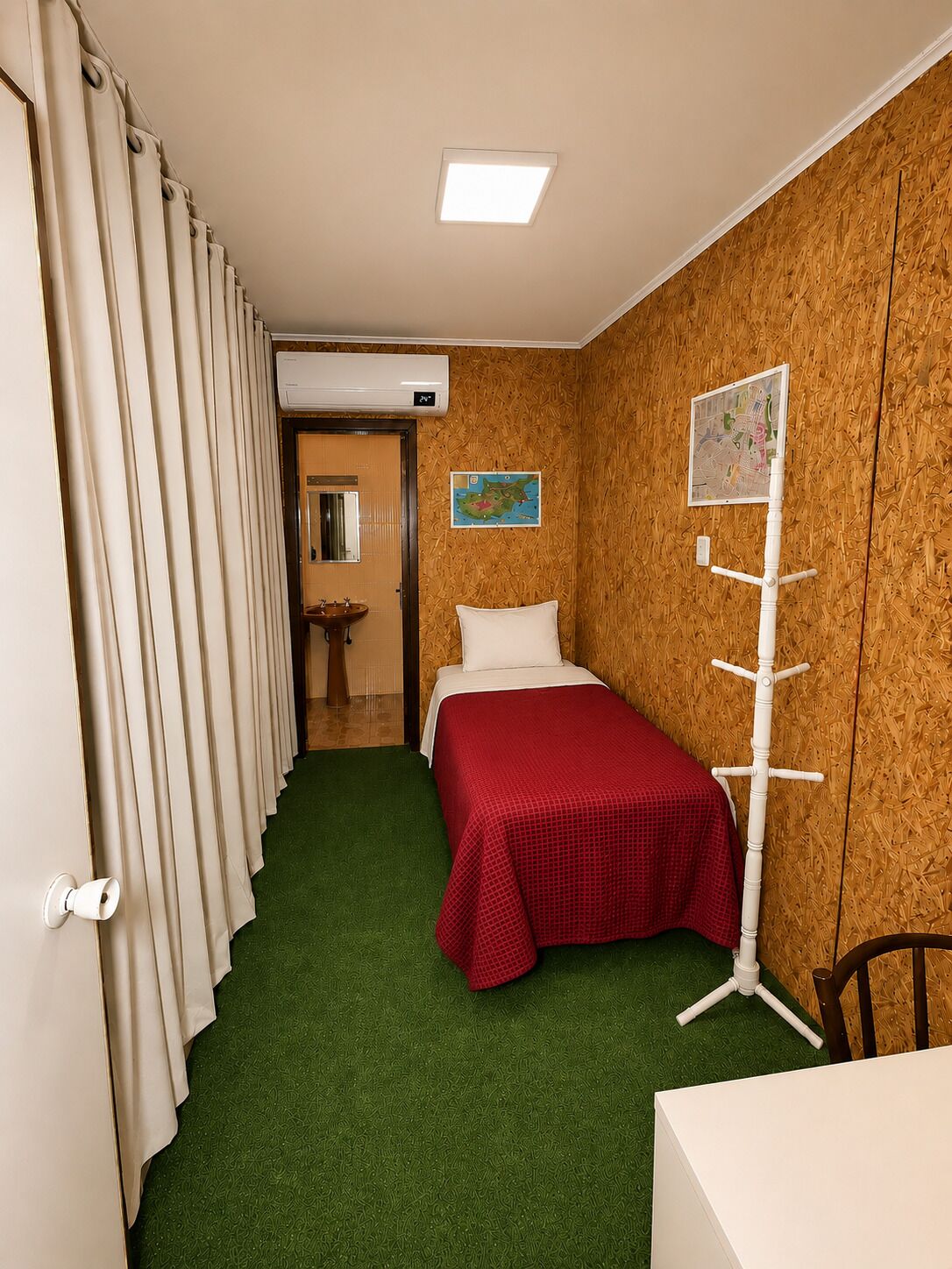 Basic Single Room | Desk, free WiFi