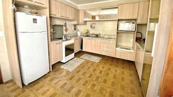 Fridge, microwave