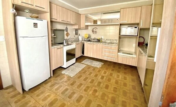 Kühlschrank, Mikrowelle