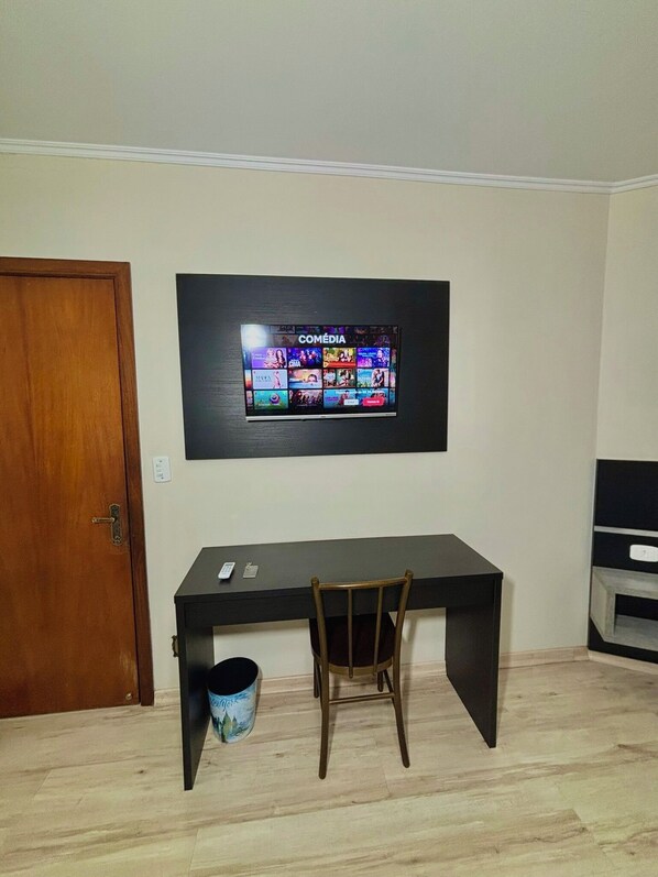 Comfort Triple Room | Desk, free WiFi