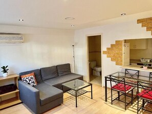 TV - Acogedor Dúplex Barrio del Pilar (Madrid)