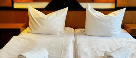 標準雙人房 | 手提電腦工作空間、免費 Wi-Fi、床單