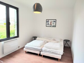 3 bedrooms, travel cot, free WiFi - Cute family house - walking distance from beach (Guilvinec)