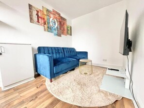 Living area - 3 Bedrooms London Urban Escape (London)