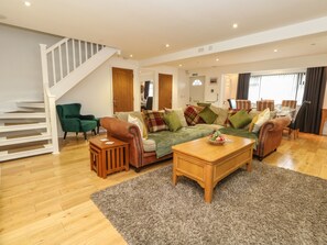 Living area - Chickerell House (Weymouth)