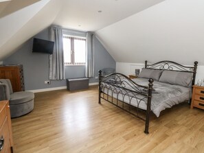 3 Schlafzimmer, individuell dekoriert, individuell eingerichtet