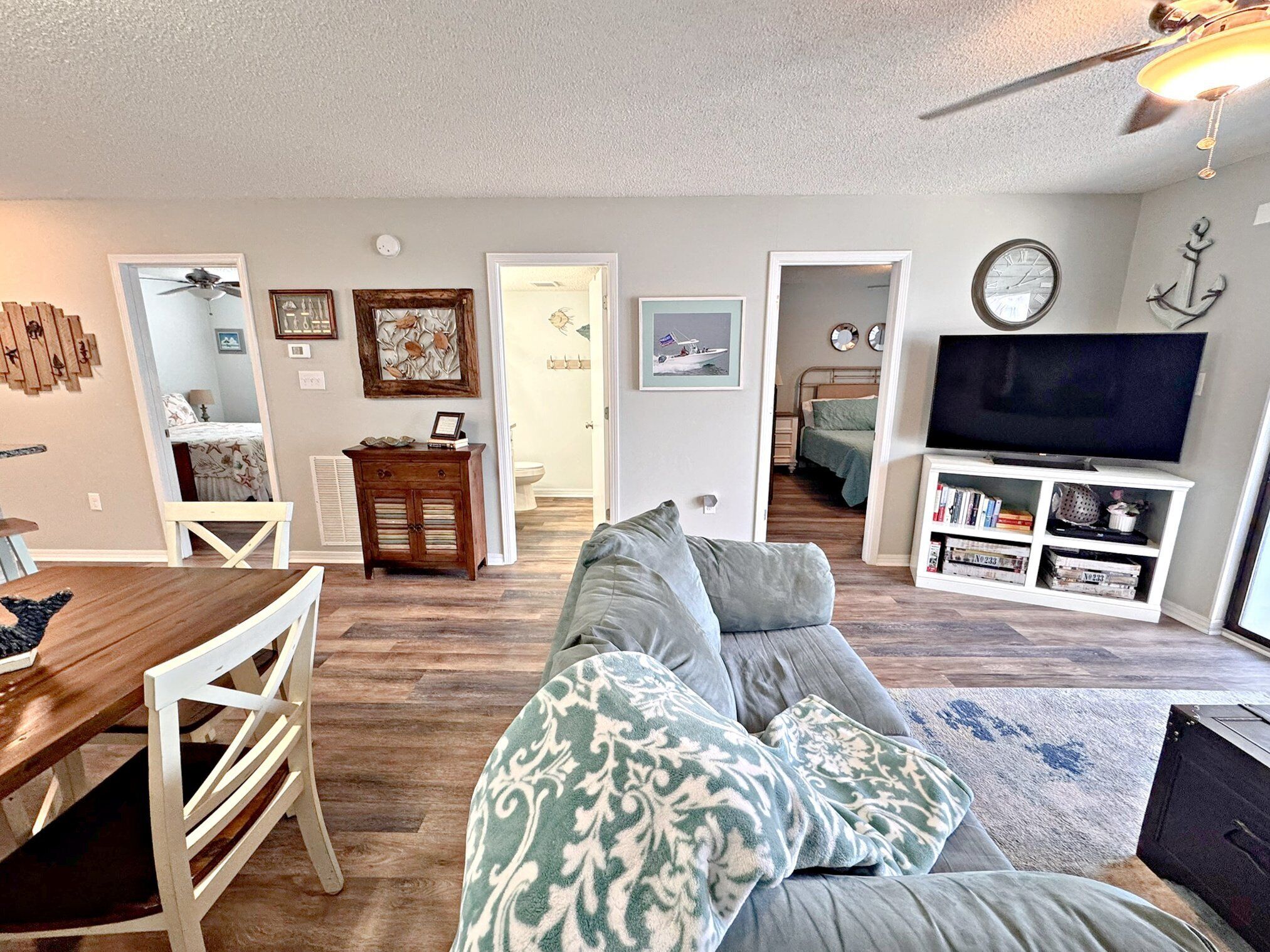 Condo, Multiple Beds, Balcony, Pool View (Bayview 19) | Living area