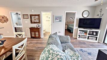 Condo, Multiple Beds, Balcony, Pool View (Bayview 19) | Living area