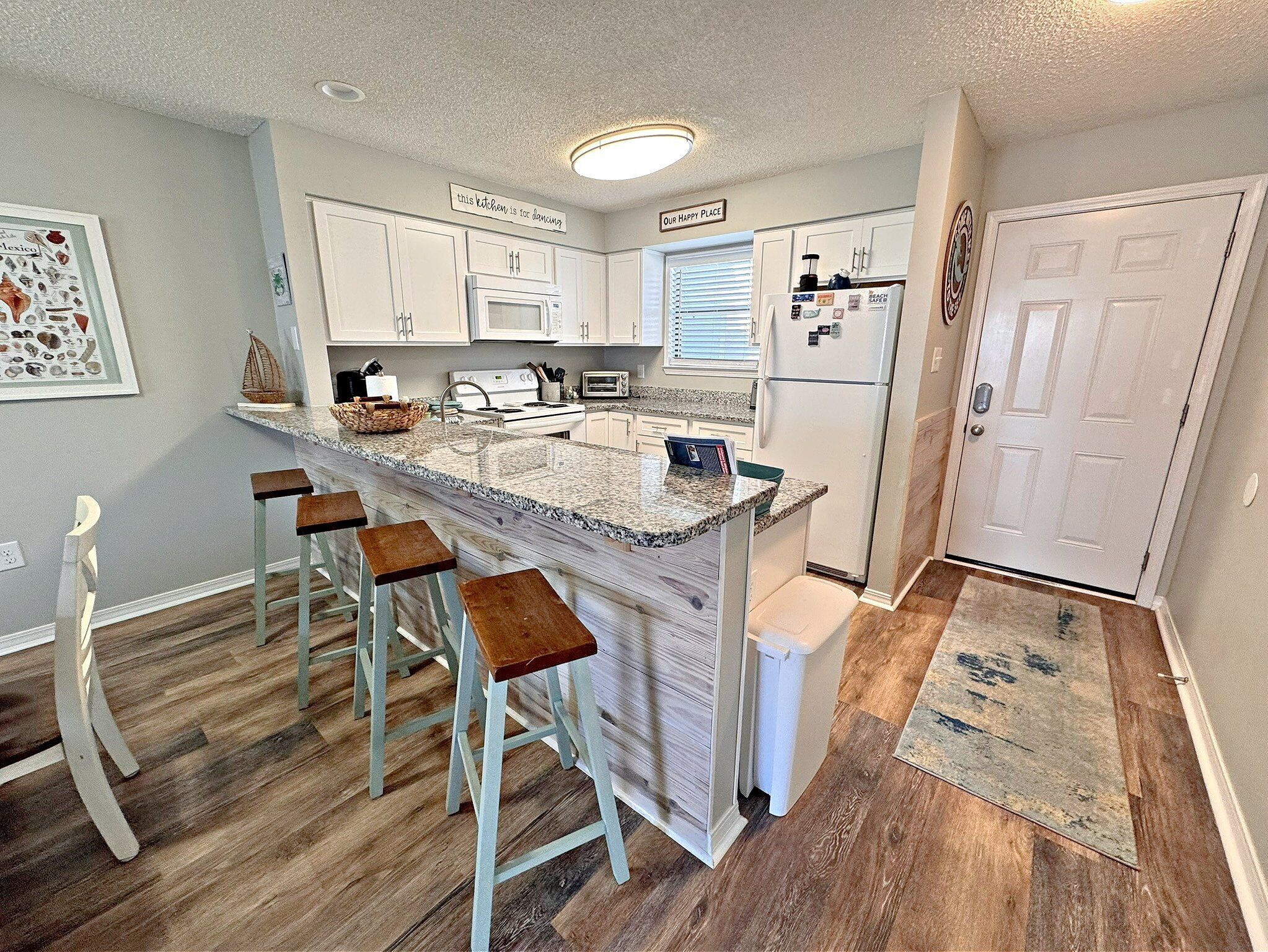 Condo, Multiple Beds, Balcony, Pool View (Bayview 19) | Private kitchen