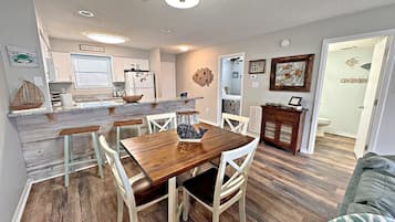 Condo, Multiple Beds, Balcony, Pool View (Bayview 19)