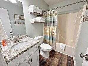 Condo, Multiple Beds, Balcony, Pool View (Bayview 19) | Bathroom | Towels