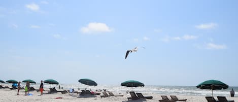 靠近海滩