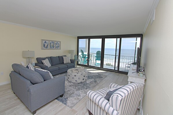Condo, Multiple Beds, Pool Access (Breakers #54) | Living area