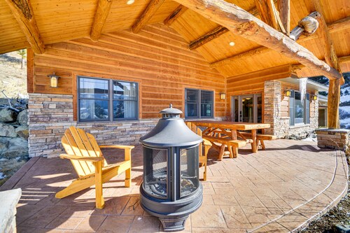 Remote Mountainside Cabin By Stillwater River