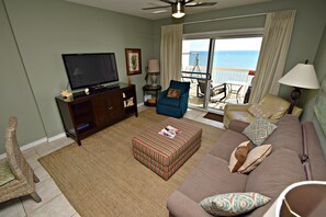 Condo, nhiều giường, có thể sử dụng hồ bơi (Caribbean 803) | Quang cảnh từ phòng
