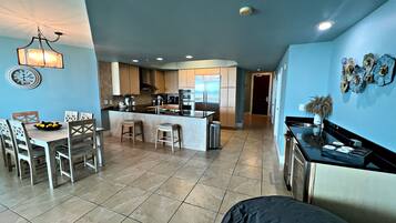 Appartamento, letti multipli, accesso alla piscina, vista piscina (Caribe C-514) | Cucina privata | Macchina per tè/caffè