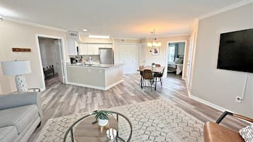 Condo, Multiple Beds, Balcony, Pool View (Colony Club P6) | Living area