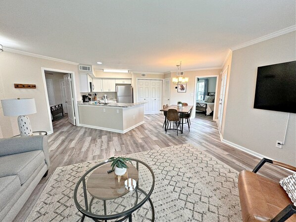 Appart'hôtel, plusieurs lits, balcon, vue piscine (Colony Club P6) | Coin séjour