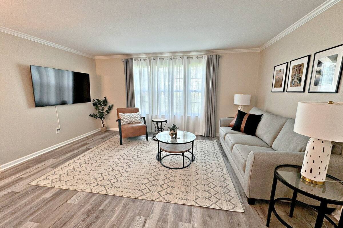 Condo, Multiple Beds, Balcony, Pool View (Colony Club P6) | Living area