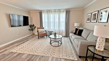 Condo, Multiple Beds, Balcony, Pool View (Colony Club P6) | Living area